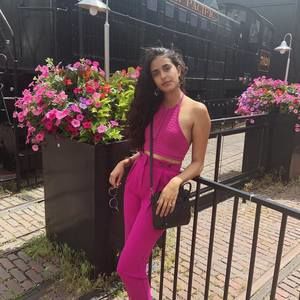 Meet your Posher, Anuschka mina